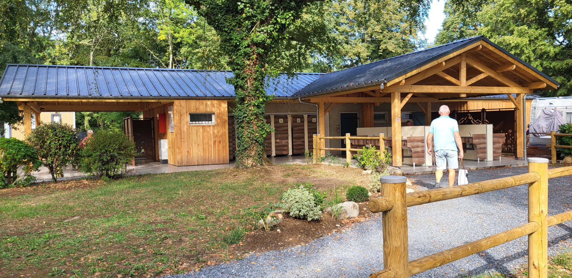 Un bloc sanitaire rénové et agrandi